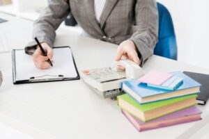 Read more about the article The Dissertation Advice Trap: When Good-Sounding Guidance Takes Your Research in the Wrong Direction