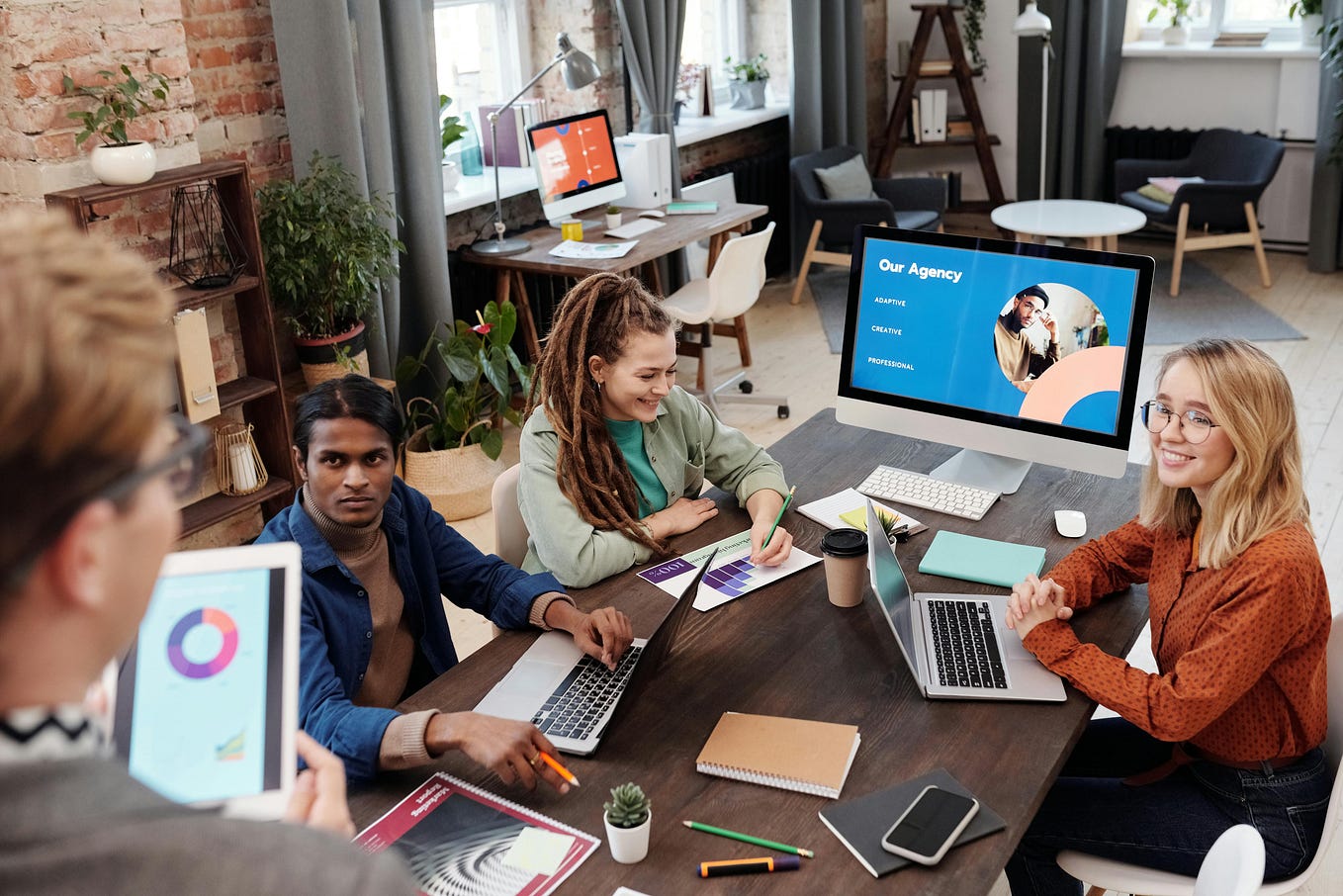 You are currently viewing How Recognition Programs Improve Workplace Morale
